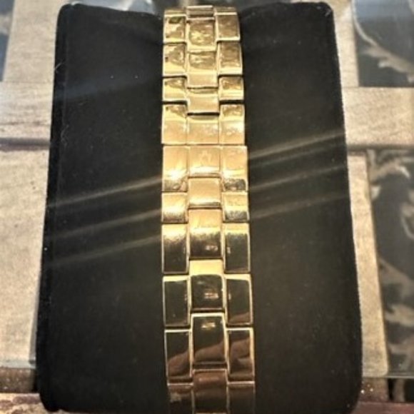 Bulova Ladies Crystal  Stainless Steel 3 hand Quartz Watch Mother of Pearl Face - Picture 4 of 4